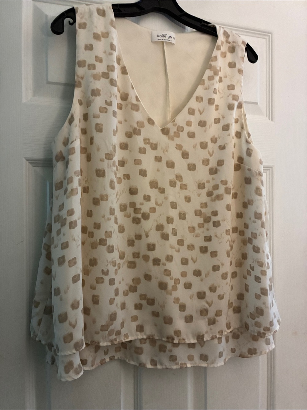 Kaileigh Cream & Beige Printed V-Neck Sleeveless Top